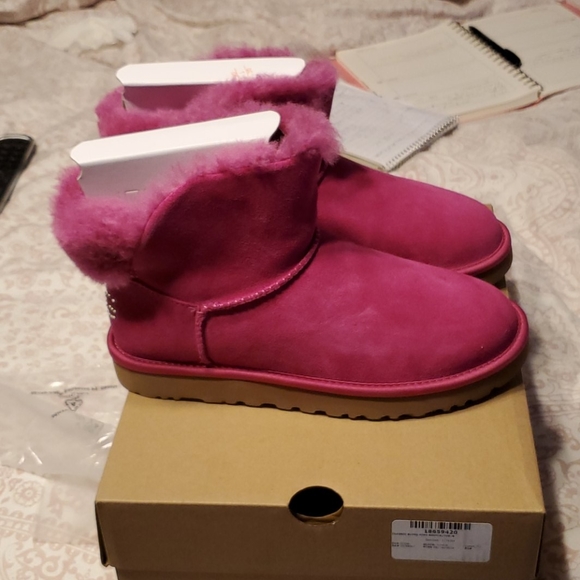 UGG Boots - Picture 3 of 4